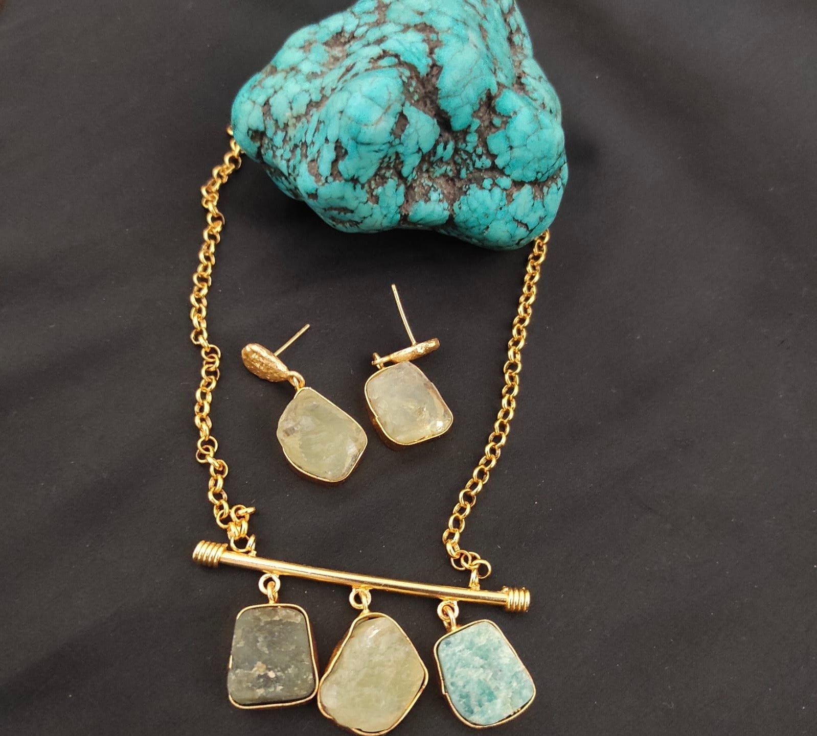 THREE STONE PENDANT NECK CHAIN & EARRINGS