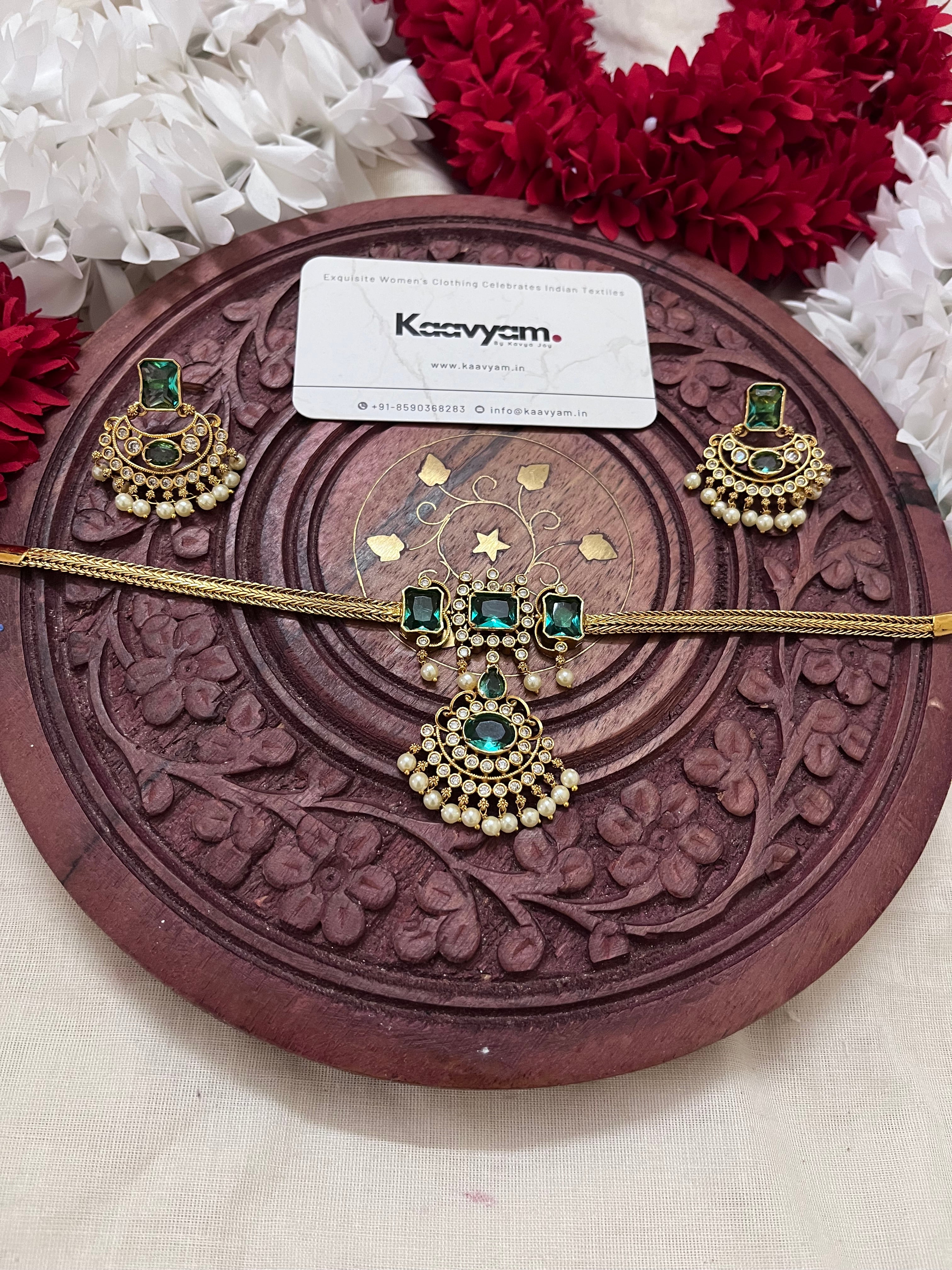 Adyal Neckpiece & Earrings