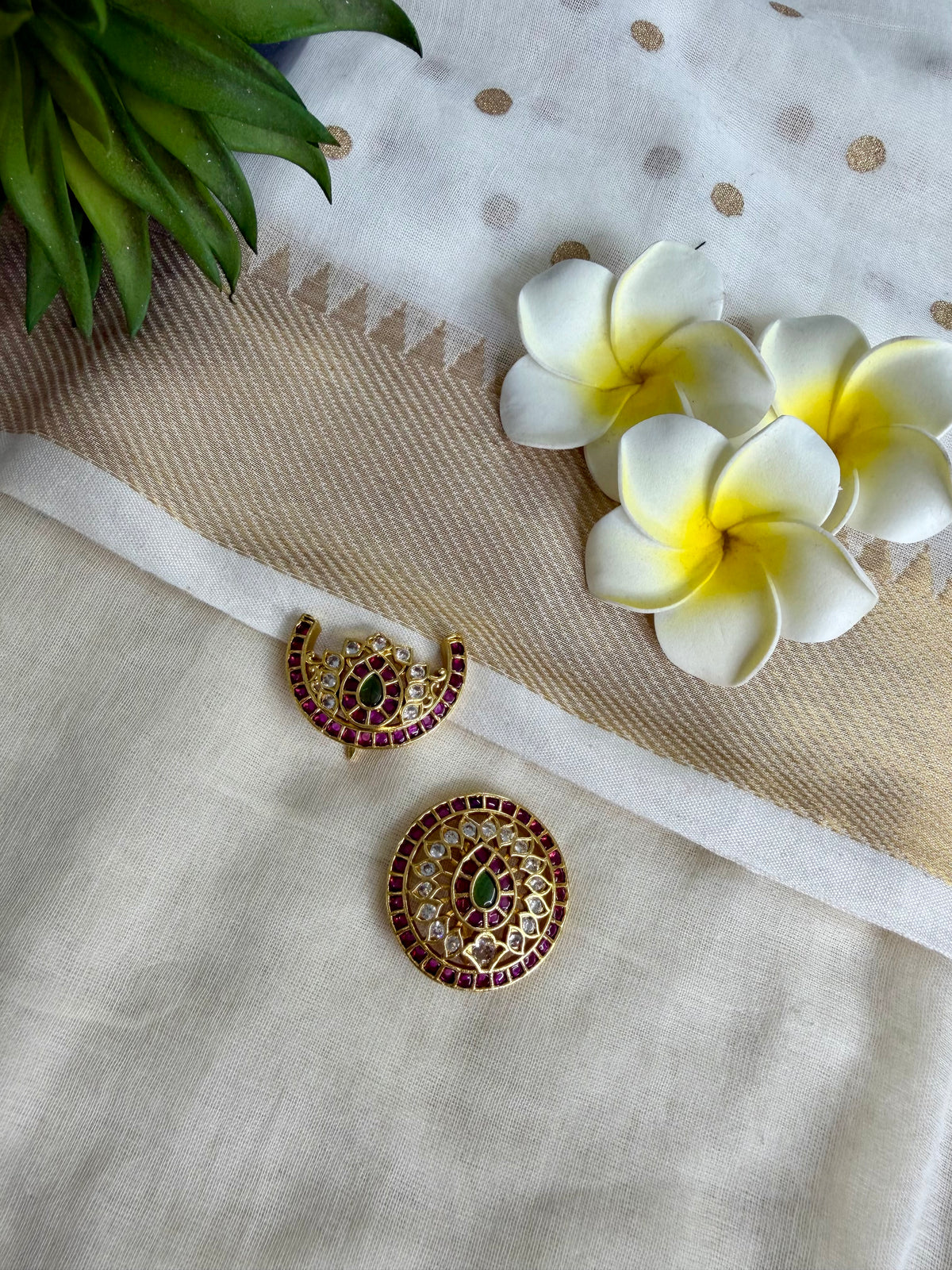 Kempu Surya Chandra Hair Ornament