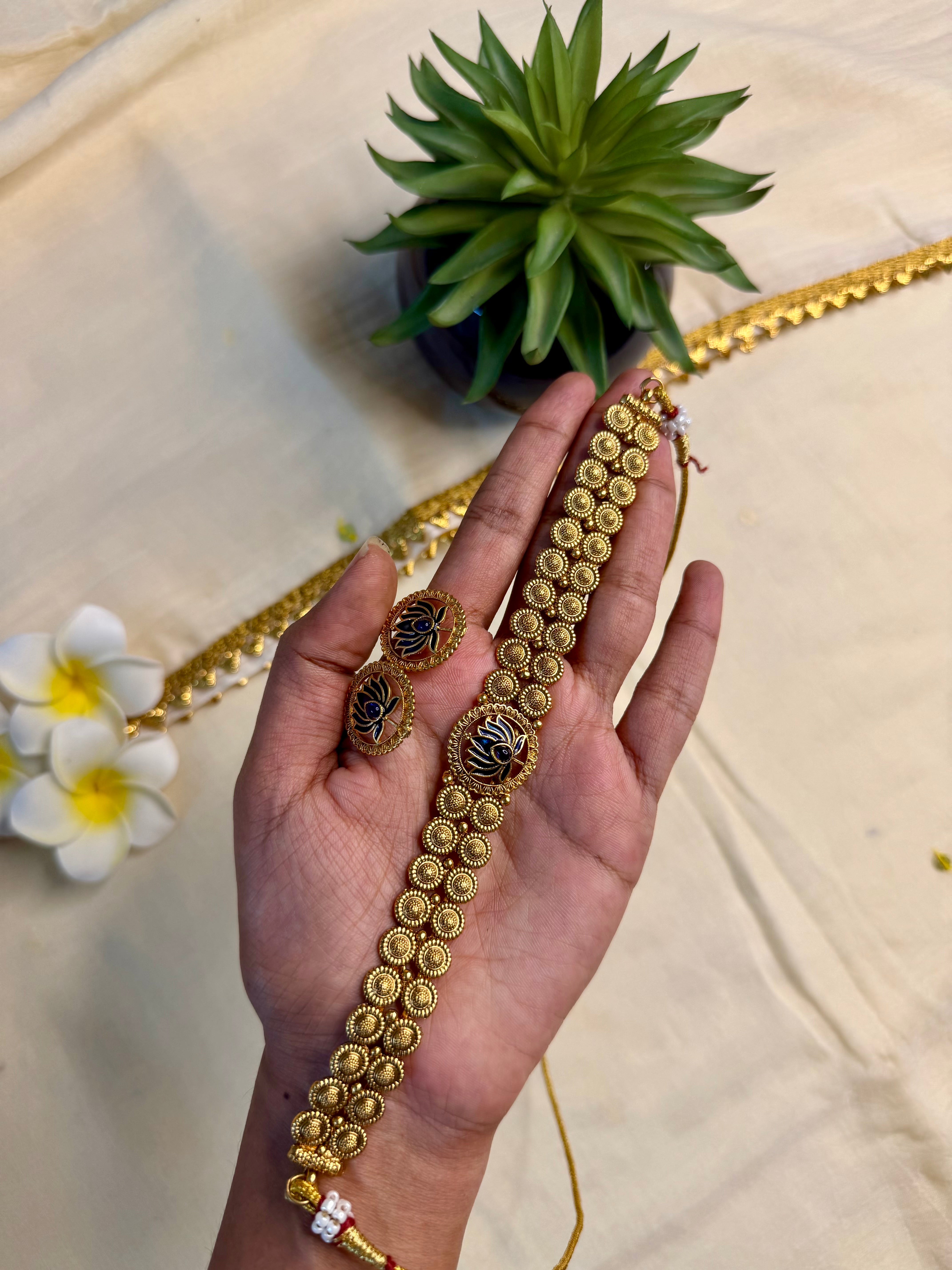 Lotus Double Layer Choker