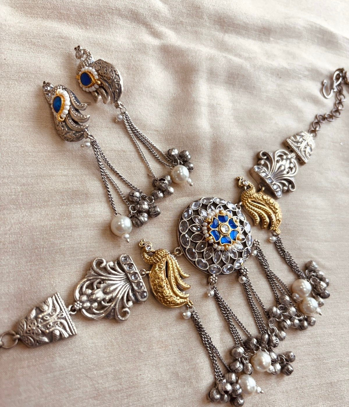 Peacock Gunguru Drop Choker