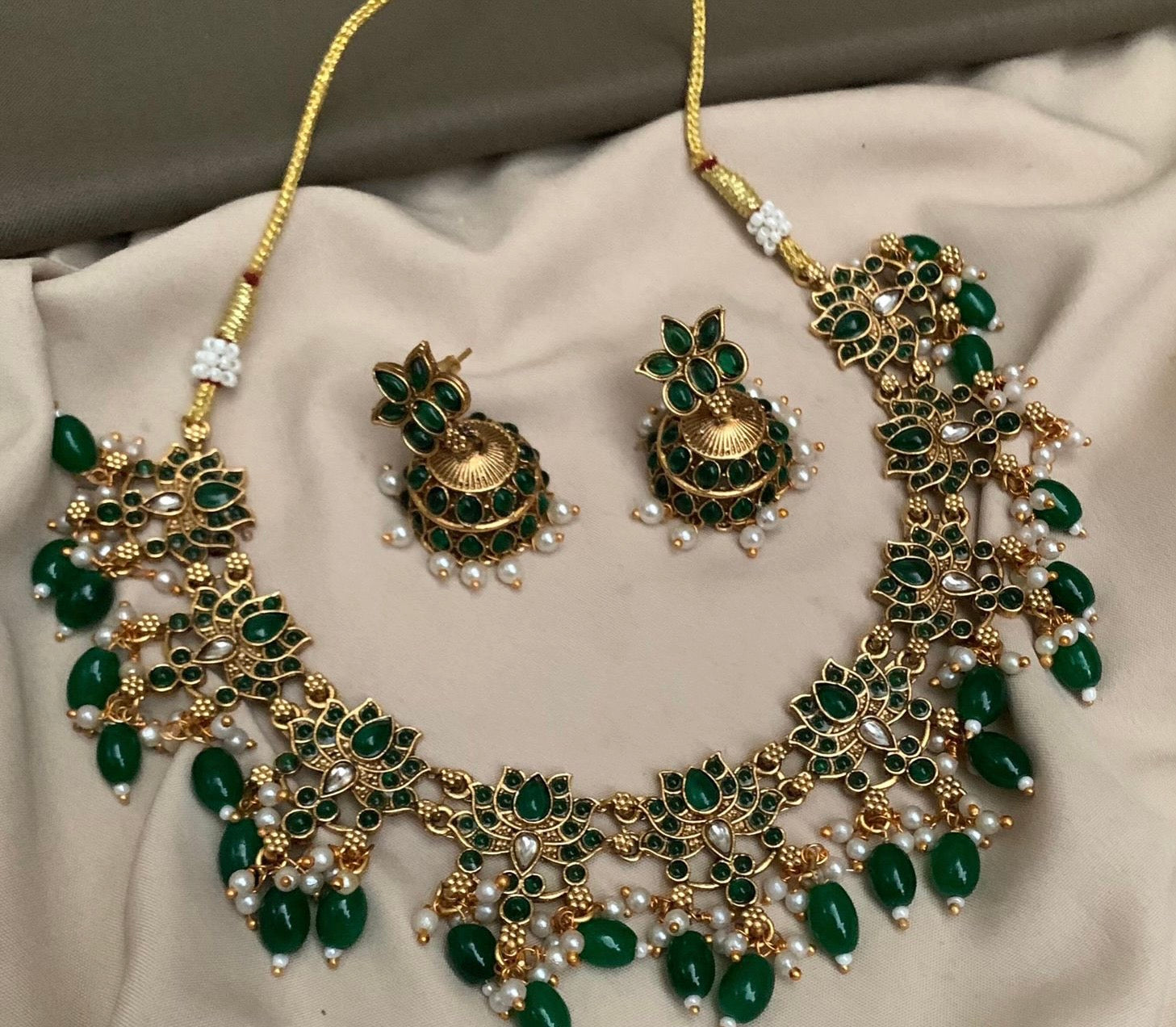 Pearl Necklace & Jumukka