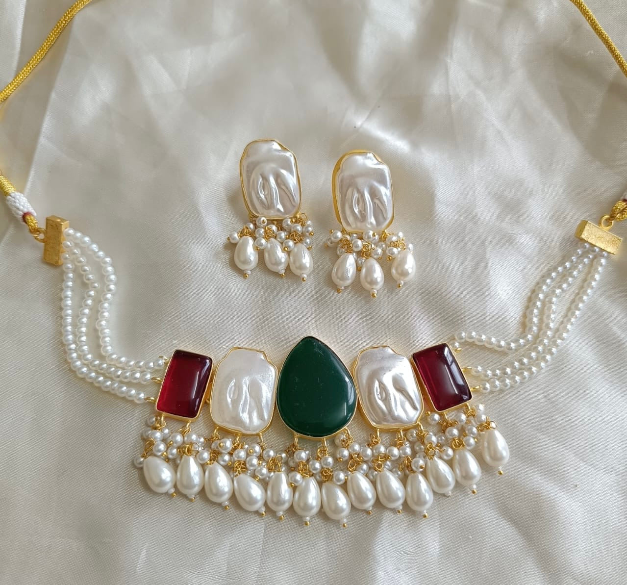 Heavy pearl Choker & Earrings