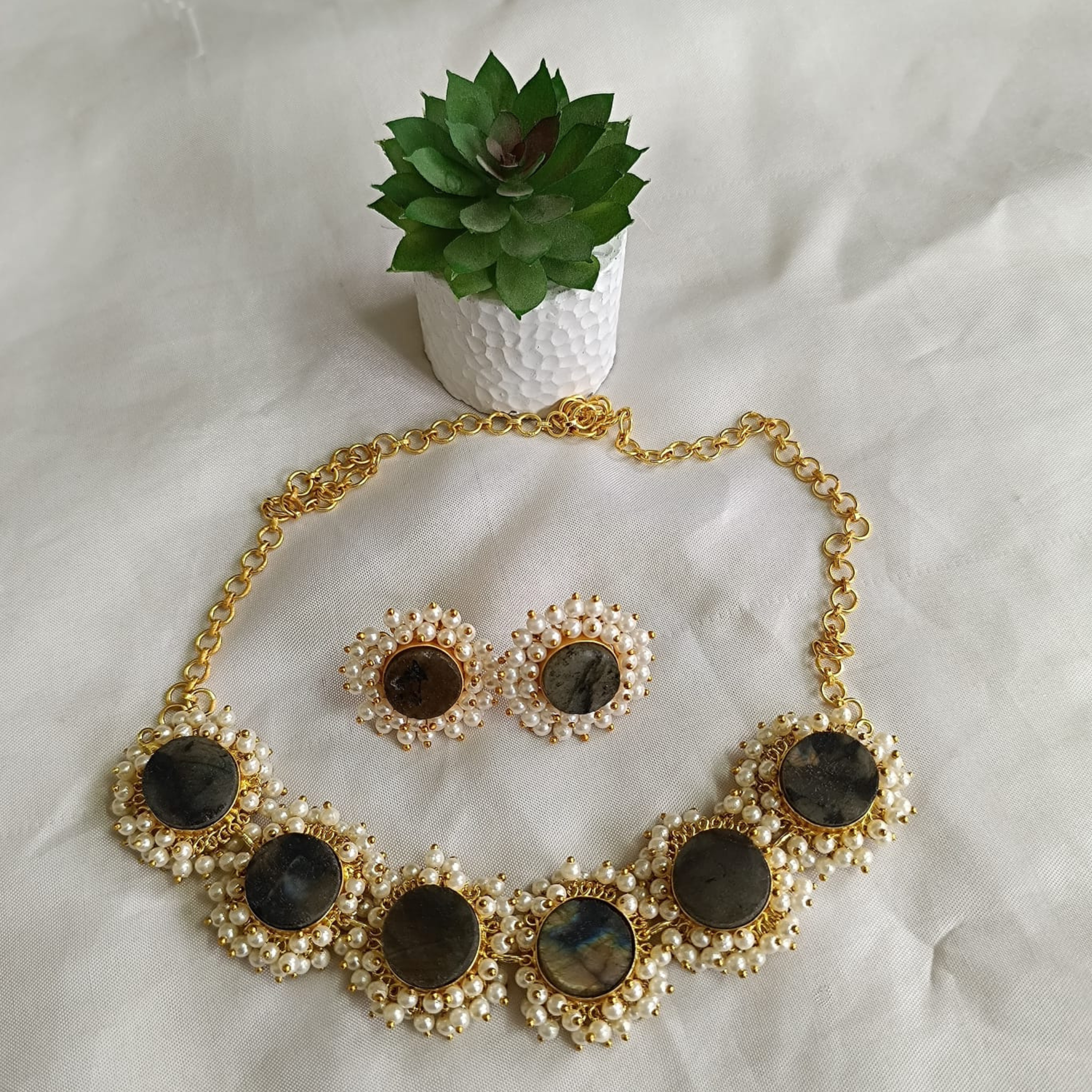 PEARL STONE CHOKER & EARRINGS SET