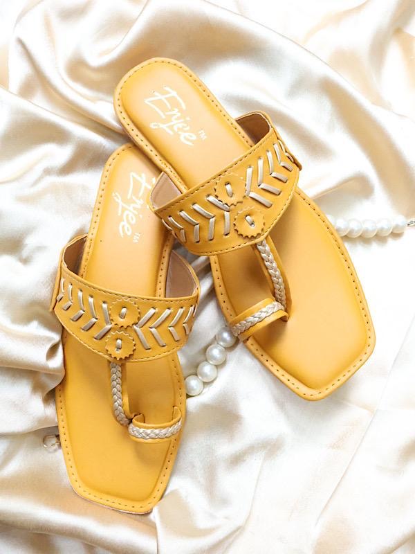 SLIP ON TOE RING SANDALS