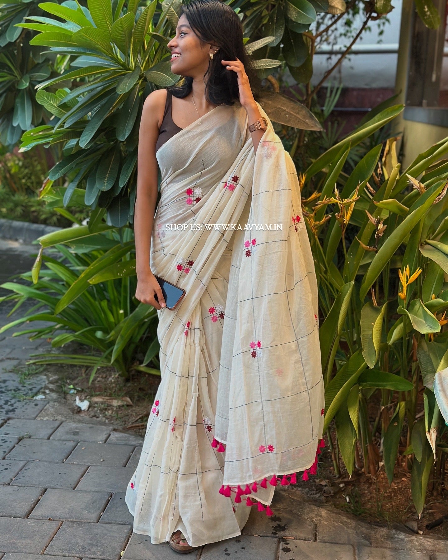 Floral Embroidery Checks Mul Cotton Saree