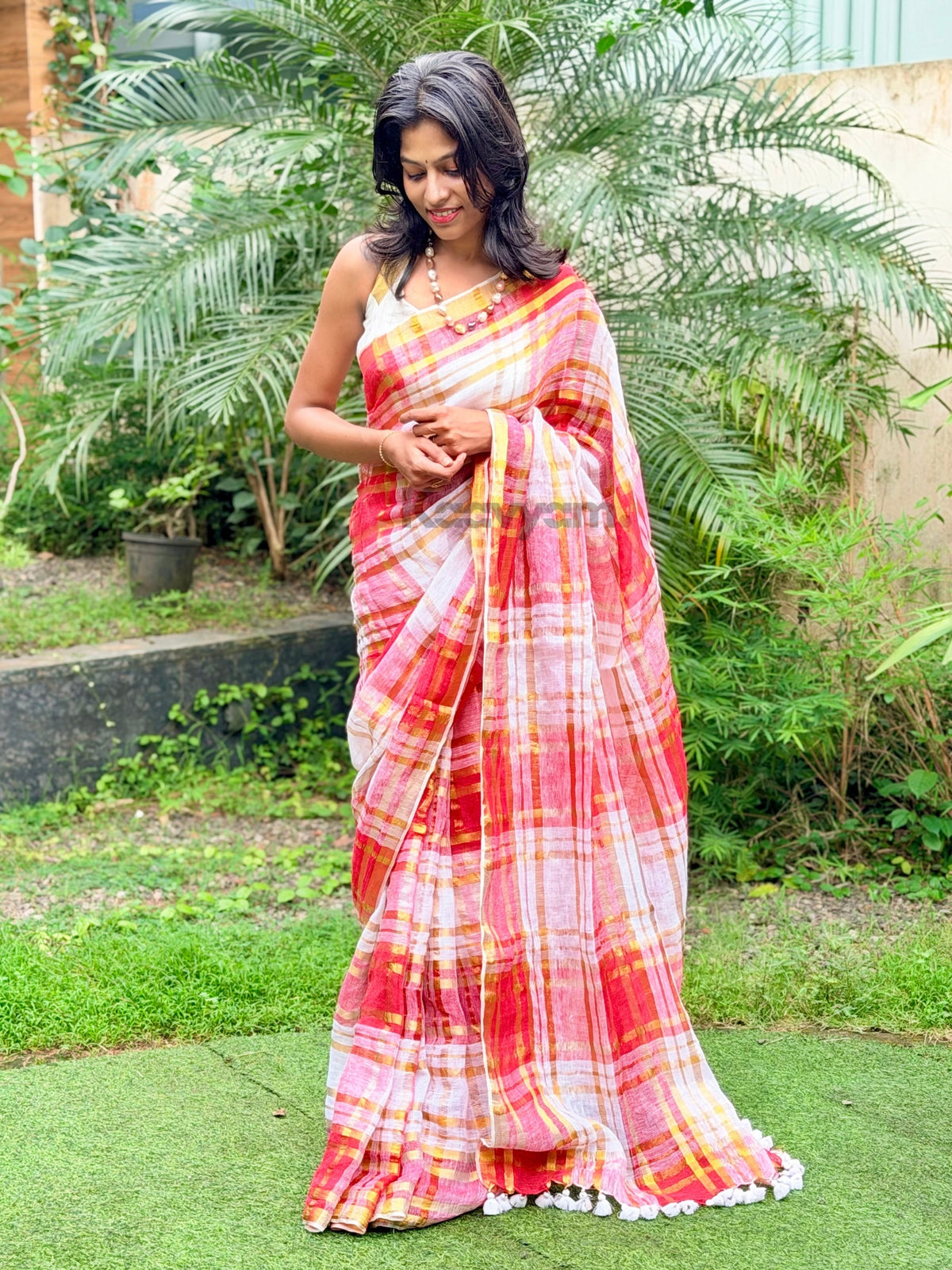 Checks Charm Linen Saree