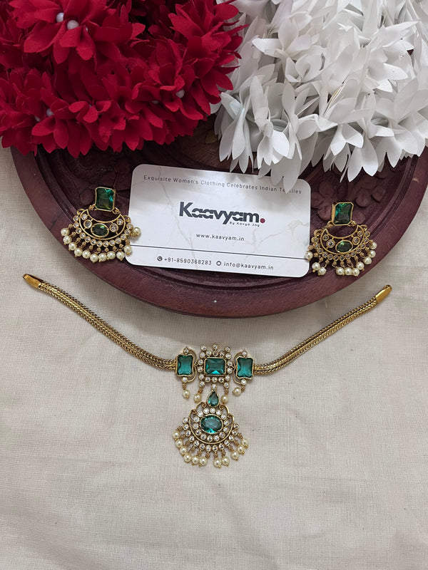 Adyal Neckpiece & Earrings