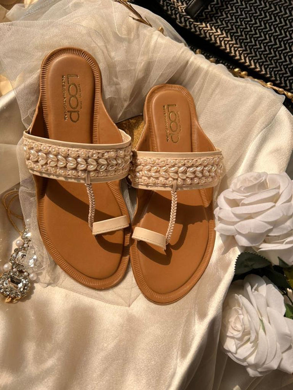 PEARL TOE RING FLATS