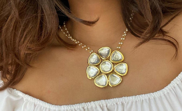 Flower Pendant Neckpiece