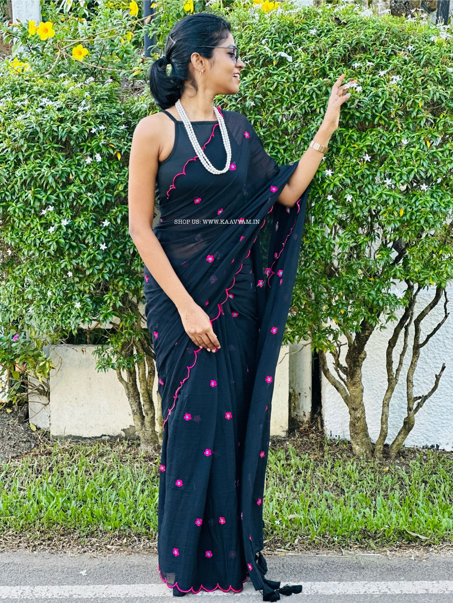 Scallop Floral Embroidery Mul Cotton Saree