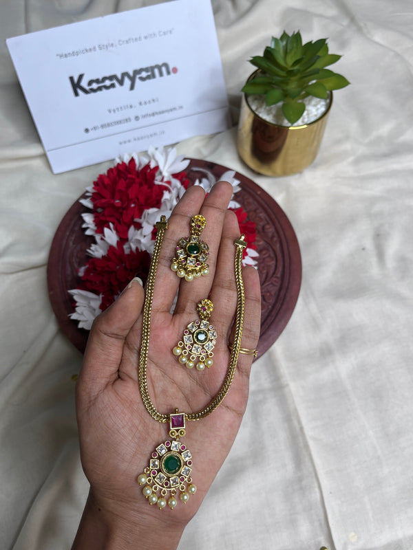 Adyal Neckpiece & Earrings