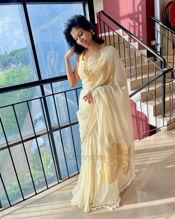 Hibiscus Handwoven Mul Cotton Saree - Manka