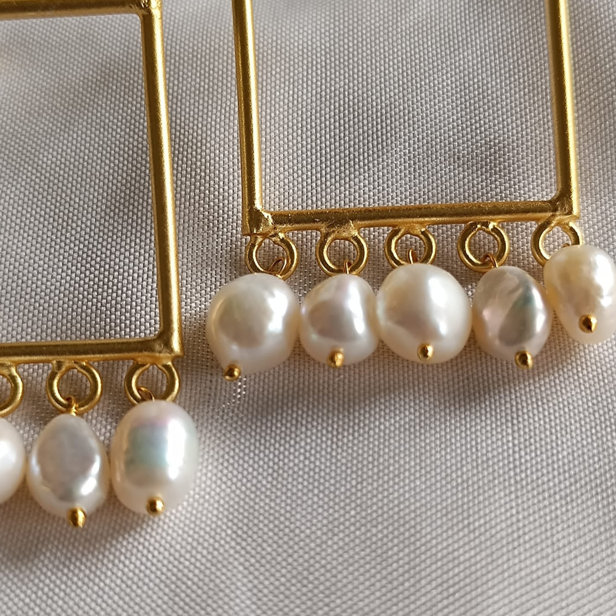 SQUAR PEARL EARRINGS