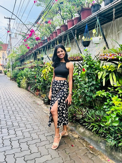 SIDE SLITTED SKIRT